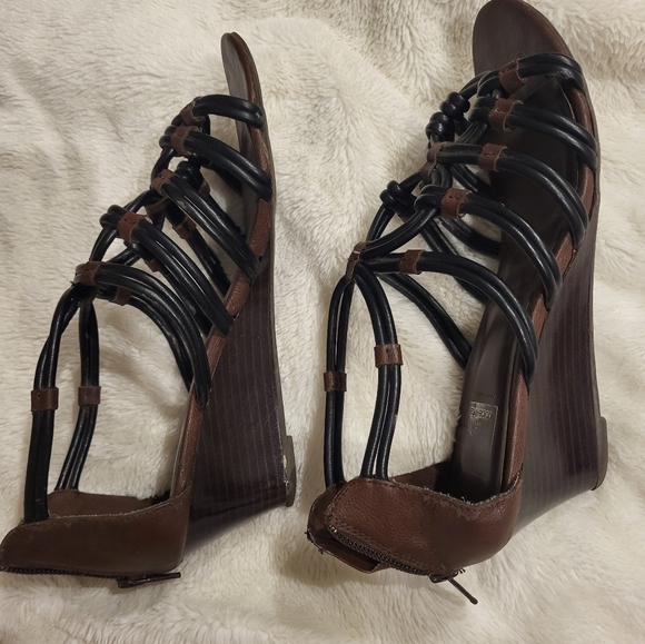 Sandals - Picture 2 of 4